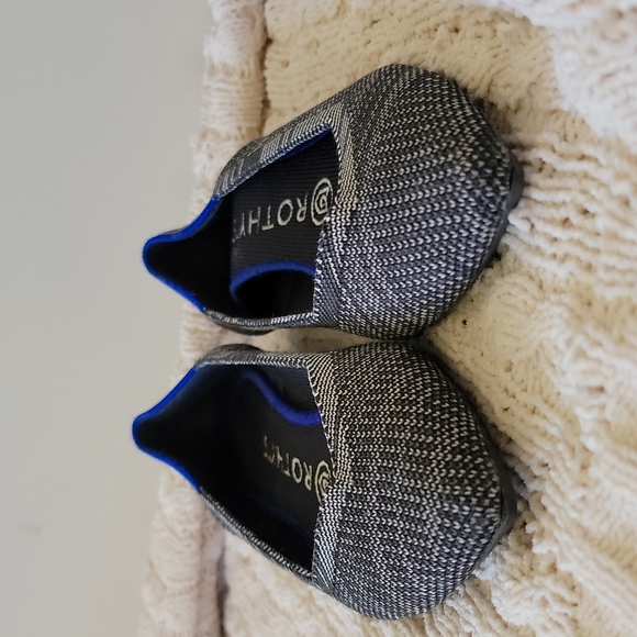 Rothys pointed flats size 7 machine washable super comfortable. - Picture 8 of 12